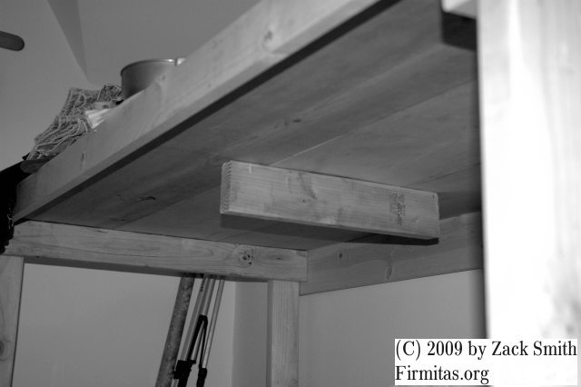 My wooden work table design: stabilizer